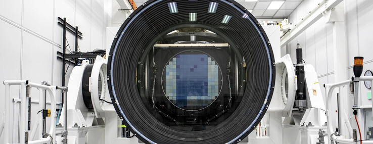 Even larger than the camera itself are the three additional mirrors with diameters of eight, five and three meters. (Image: SLAC)