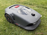 Mova 1000 in the robotic lawnmower test. (Image source: Marcus Schwarten / Notebookcheck)