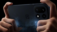 The OnePlus 15. (Image source: OnePlus)