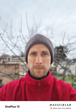 Selfie with the OnePlus 13