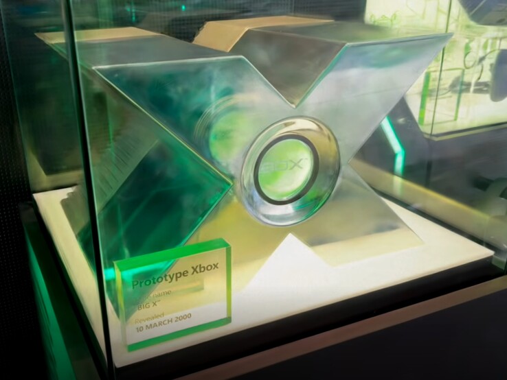 The original Xbox prototype "Big-X." (Image source: Macho Nacho Productions via YouTube)