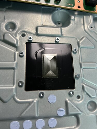 New PlayStation 5 Slim liquid metal application (image source: @Modyfikator89 on X)