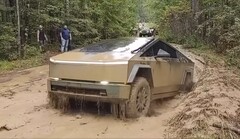 Tesla's Cybertruck managed to defeat a relatively troublesome mud puddle in its third attempt. (Image source: Andrew Hodgdon via Facebook)