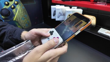 The unannounced GameSir mini controller on display at Tokyo Game Show. (Image source: @yoshivesmovie on X)