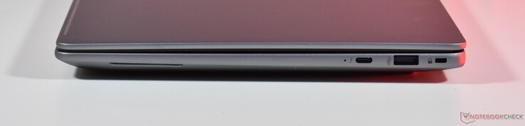 right: Thunderbolt 4, USB-A 3.2 Gen 2, Nano Lock Slot