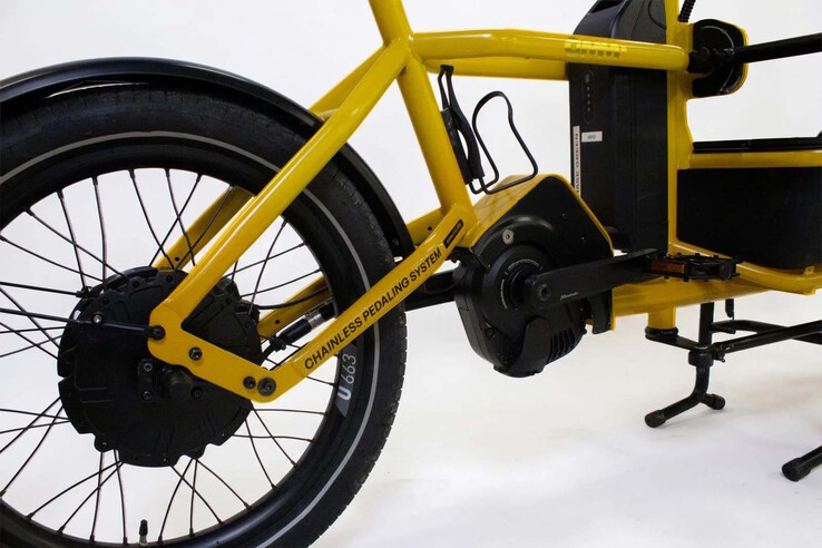 The electrical system consists of a battery, a generator (with pedals), and the actual motor