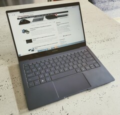 The Samsung Galaxy Book S crushes the Apple MacBook Air which ever way you look at it. (Source: Notebookcheck) The Samsung Galaxy Book S crushes the Apple MacBook Air which ever way you look at it. (Source: Notebookcheck)