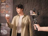 The Hohem iSteady M7 AI smartphone gimbal has a 1.4-inch LCD touchscreen (Image source: Hohem)