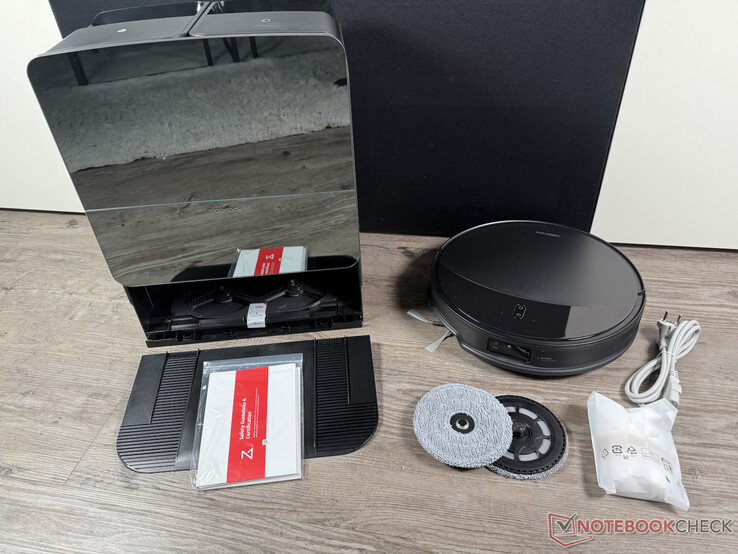 The Roborock Saros 10R's scope of delivery doesn't include much