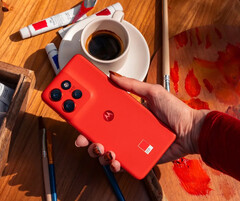 The Edge 50 Neo runs Android 14 out of the box and is IP68 certified. (Image source: Motorola)