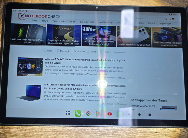 Shiny display (Teclast T65 Max) with strong light source