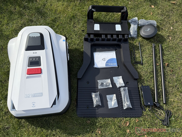 Scope of delivery of the Ecovacs Goat A1600 RTK