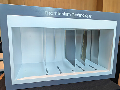 All five layers of the Fol8 Ultra display: protective layer, UTG, panel, titanium alloy film, titanium plate