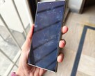 The Samsung Galaxy S24 Ultra is already showing unsightly display discoloration for some users (Image source: @xeetechcare, X)