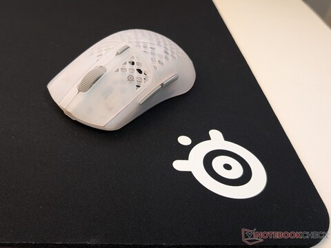 SteelSeries Aerox 3 Wireless Gen 2 gaming mouse and QcK Heavy mousepad review