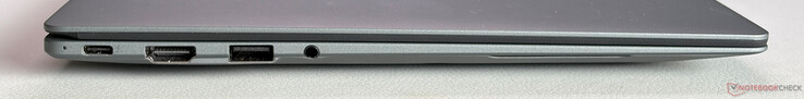 Left: USB-C 4.0 w/ Thunderbolt 4 (40 Gbps, DisplayPort 1.4, Power Delivery 3.0), HDMI 2.1, USB-A 3.2 Gen 2 (10 Gbps), 3.5 mm stereo jack