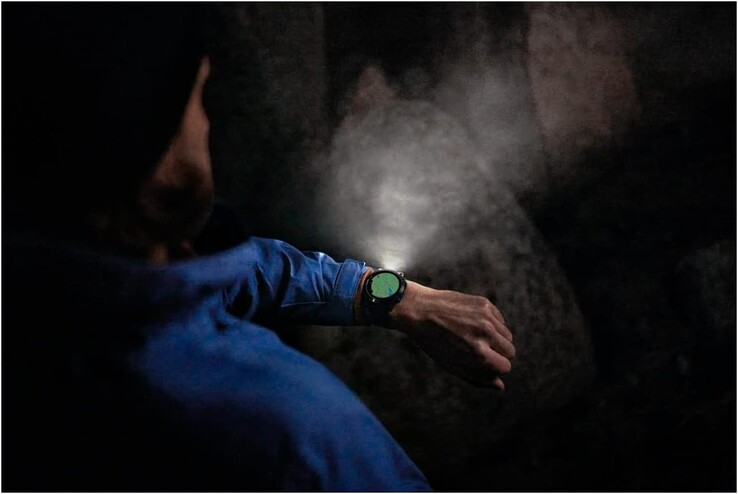 The built-in flashlight is probably one of the most practical features of the Fenix 7 Pro (Image source: Garmin)