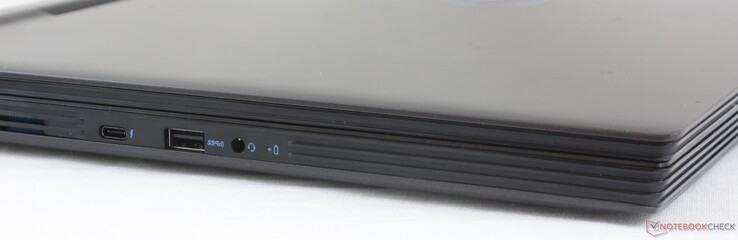 Left: Thunderbolt 3, USB 3.1 Type-A, 3.5 mm combo audio