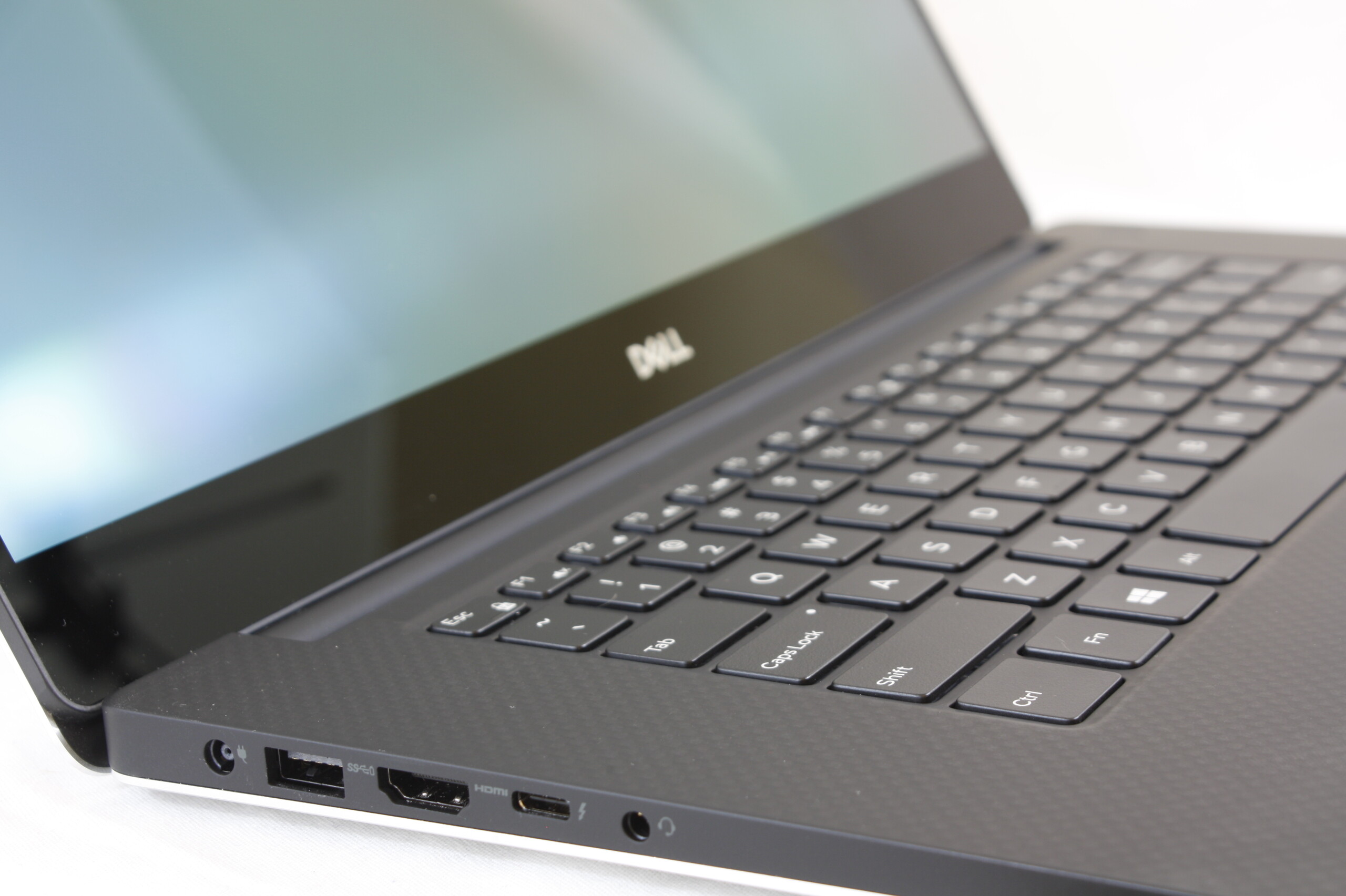 Dell Precision 5540 in Review: Workstation Doubles as a Hand