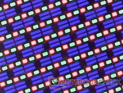 Crisp RGB subpixels with no graininess issues. Windows VRR is supported down to 30 Hz