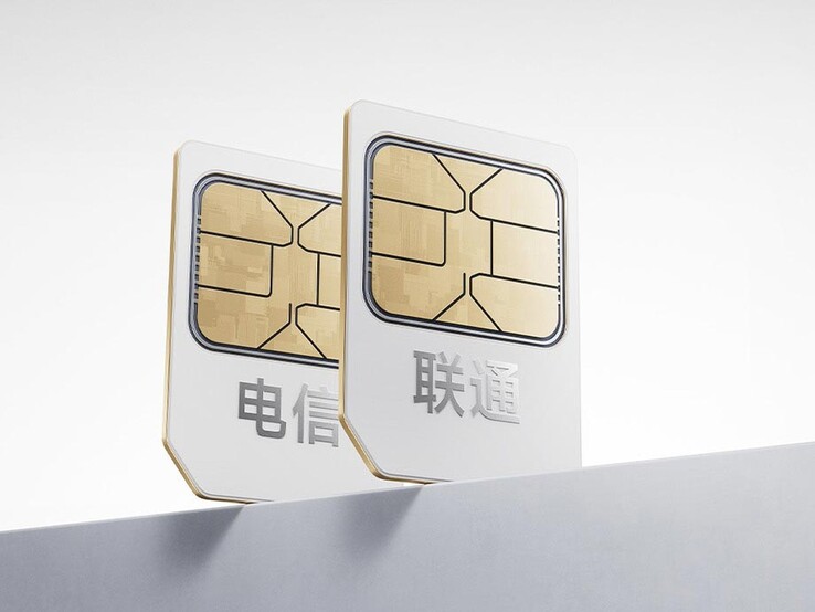 Embedded SIMs from two Chinese carriers switch automatically to the stronger network, so no router is needed.