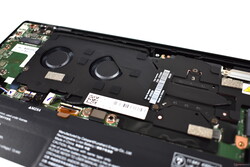 ThinkPad Z13: Cooling system with two small fans