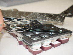 The PET film, IXPE switch pad, and plate foam in the TH40 can be seen here. (Image source: Julian van der Merwe / Notebookcheck)