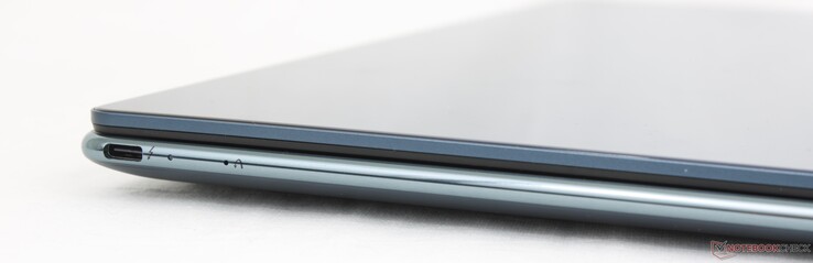 Left: USB-C Thunderbolt 4 w/ DisplayPort + Power Delivery, Reset button