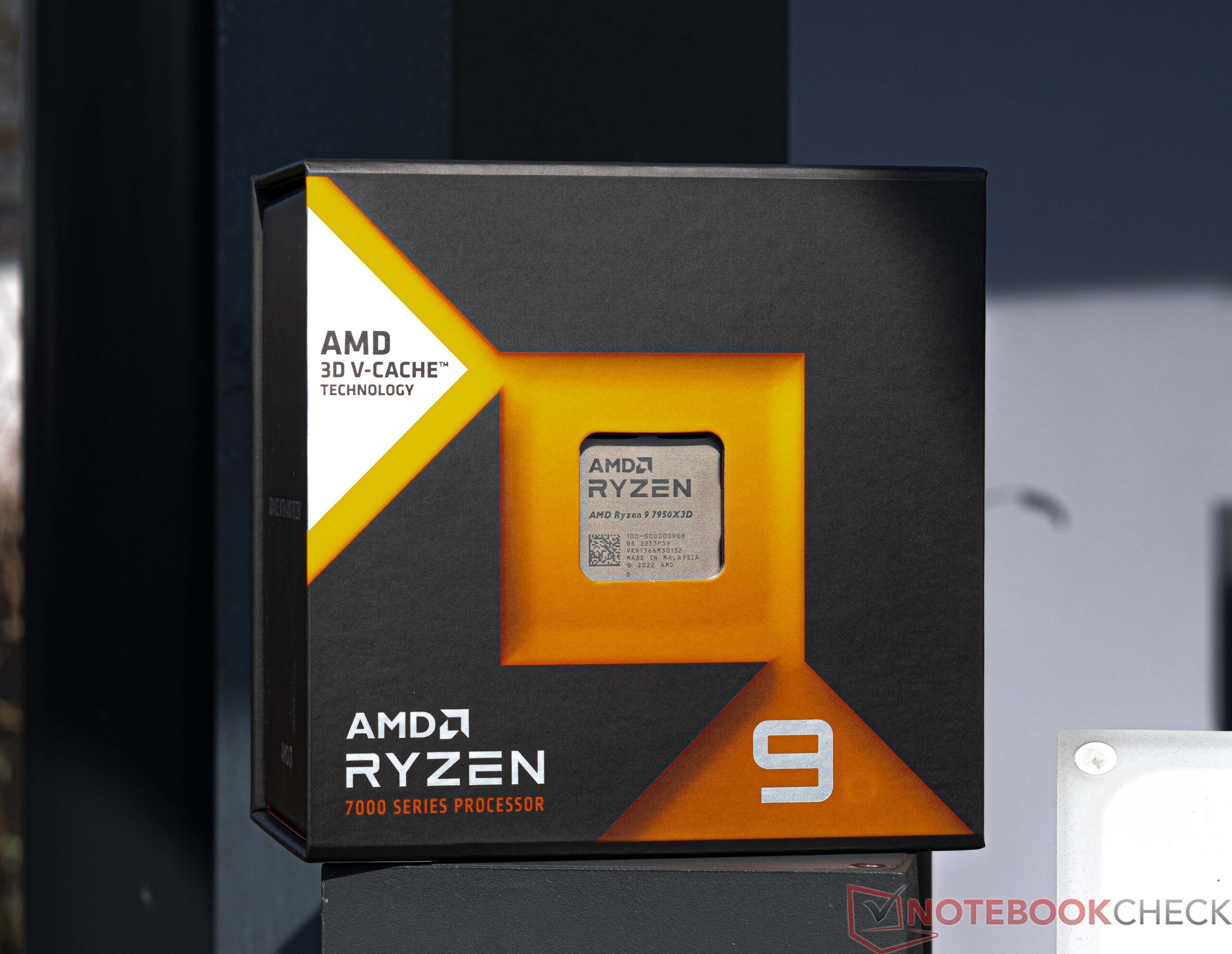 AMD Ryzen 9 7950X Unboxing and Installation AM5 