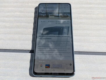 Samsung Galaxy A52 LTE in direct sunlight