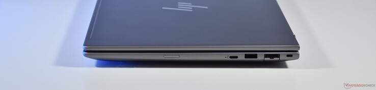 right: USB-C 3.2 Gen 2x2, USB-A 3.2 Gen 1, RJ45-Ethernet, Kensington Lock