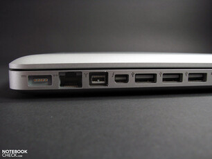 It had a lot of ports, including the MagSafe port for convenient charging. (Image source: Notebookcheck)