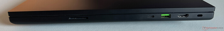 Right: SD card reader, USB-C 4.0 with Thunderbolt 5 (120 GBit/s, DisplayPort 2.1 via dGPU, Power Delivery 3.0), USB-A 3.2 Gen.2 (10 GBit/s), HDMI 2.1, Kensington security slot