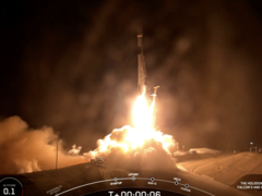 SpaceX launches 21 direct-to-cell satellites into space. (Image: SpaceX)