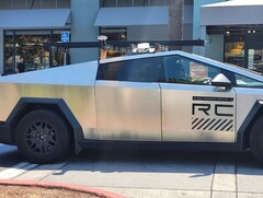The Tesla Cybertruck prototype was spotted with a LiDAR unit on the roof. (Image source: @Frejkochmathews on X/Twitter)
