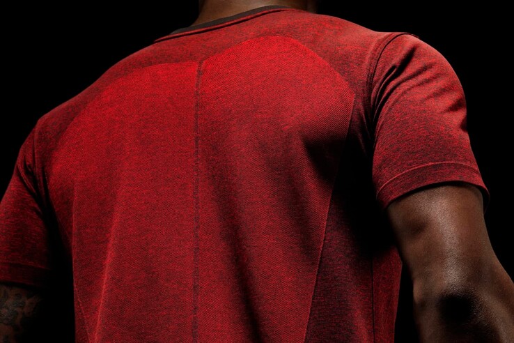 Moisture-wicking tops are really hard to get wet (Image source: Nike)