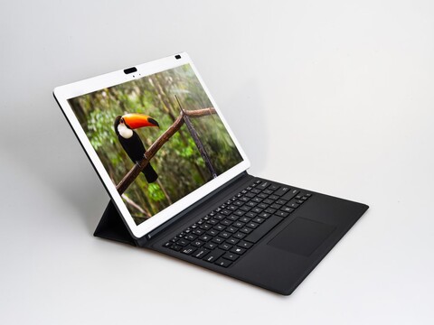 A Qualcomm reference device shown at Computex 2018. (Source: NotebookCheck)