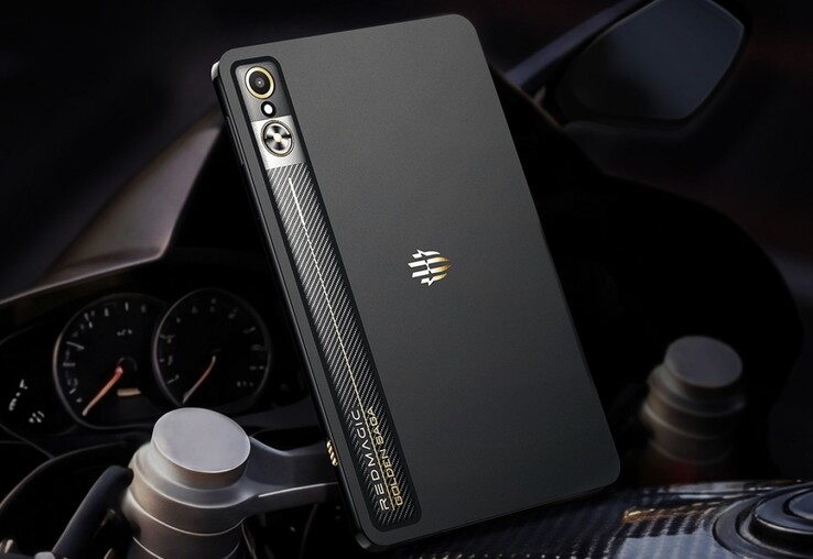 The RedMagic Gaming Tablet 3 Pro features a 165 Hz OLED panel (Image source: RedMagic)