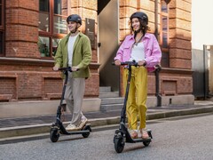 The Segway Ninebot E2 Plus II e-scooter boasts a 500 W peak power motor and offers a top speed of 15.5 mph (24.9 km) (Image source: Segway)