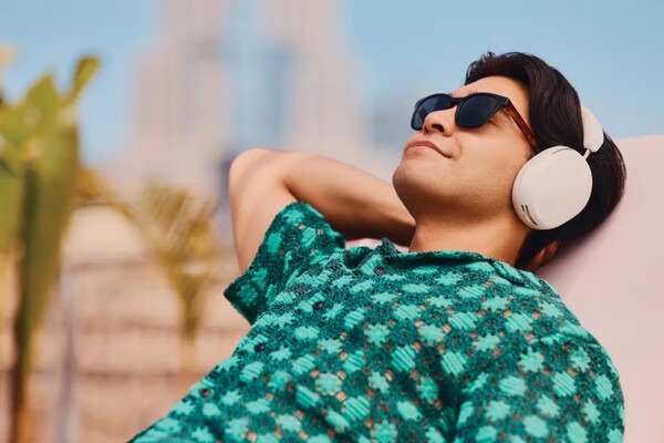 The Sonos Ace's ANC will now compensate for accessories such as glasses and hats. (Image source: Sonos)