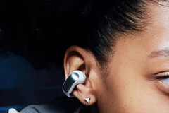 The Open Ear Clips TWS feature one of Bose's more unusual designs. (Image source: MySmartPrice)