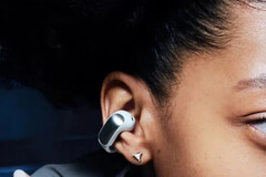 The Open Ear Clips TWS feature one of Bose&#039;s more unusual designs. (Image source: MySmartPrice)
