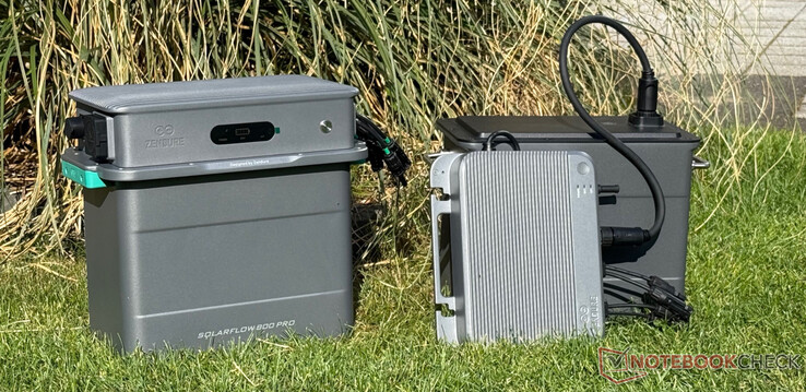 Zendure SolarFlow 800 Pro (left) and SolarFlow 800 with AB2000X (right)