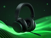 The Xbox Wireless Headset boasts up to 15 hours of battery life. (Image source: Microsoft)
