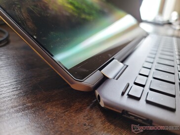 hp spectre 2022 review Edge-to-edge glass protection