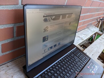 The MSI GP76 Leopard 10UG in outdoor use