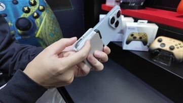 It has shoulder buttons at the back. (Image source: @yoshivesmovie on X)