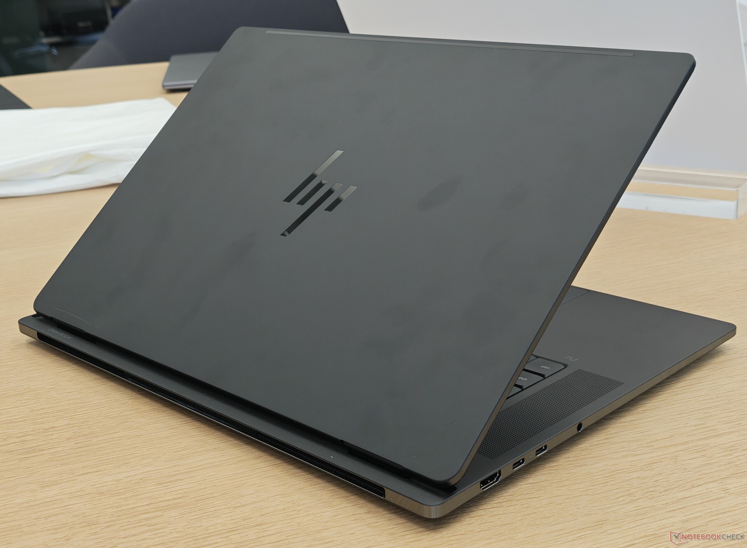 The HP OmniBook Ultra 16