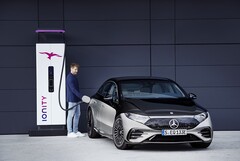 Mercedes-Benz has announced a new, simplified tariff system for its Mercedes me Charge scheme. (Image source: Mercedes-Benz)