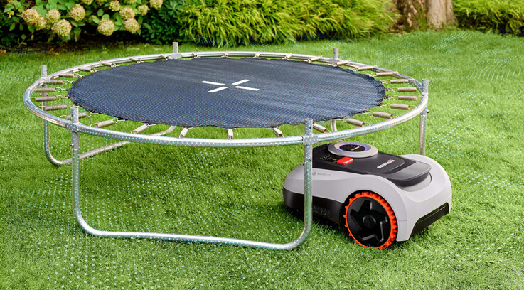 Segway’s Navimow i2 LiDAR robot lawn mower